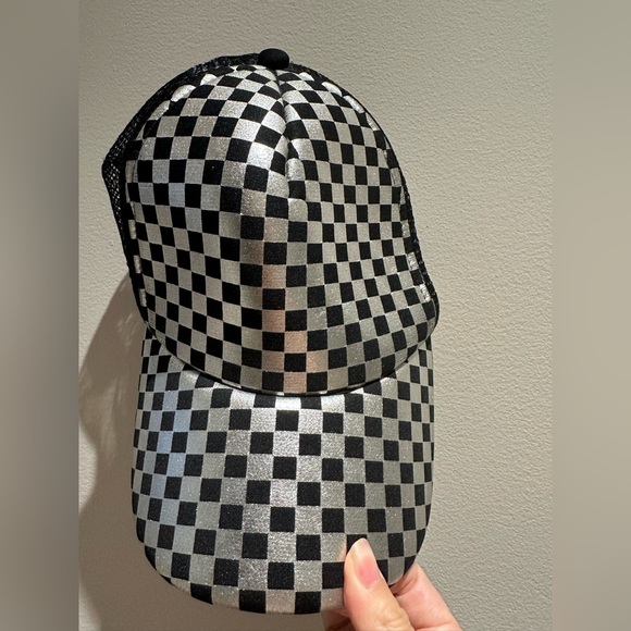 Men’s caps - Picture 4 of 5